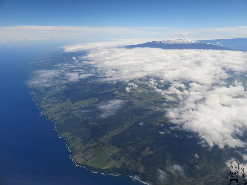 Snow-topped Mauna Kea rises above the clouds on Hawaii's Big Island while conditions remain warm at the coast where most resorts are. Photo: Weatherboy