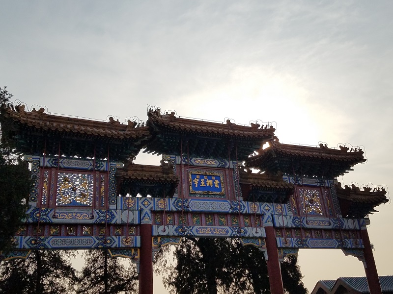Smog is obstructing the sunny sky above the Cloud Dispelling Gate in front of the Cloud Dispelling Hall of Beijing's historic Summer Palace. Photo: Weatherboy