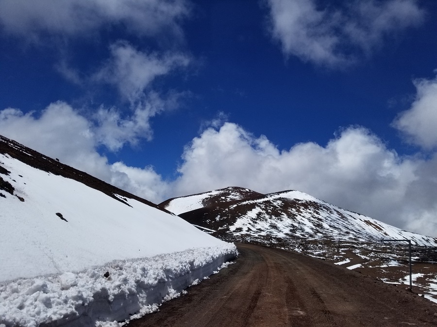 Gravel road on Mauna Kea is cleared of snow after an usual May snowstorm in Hawaii.  Photograph: Weatherboy