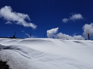 Heavy snow covers the slopes of Mauna Kea, Hawaii, from a previous storm in this file photo. Image: Weatherboy