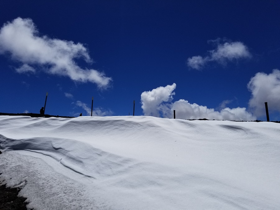 Snowdrifts in Hawaii on top of Mauna Kea.  Photograph: Weatherboy
