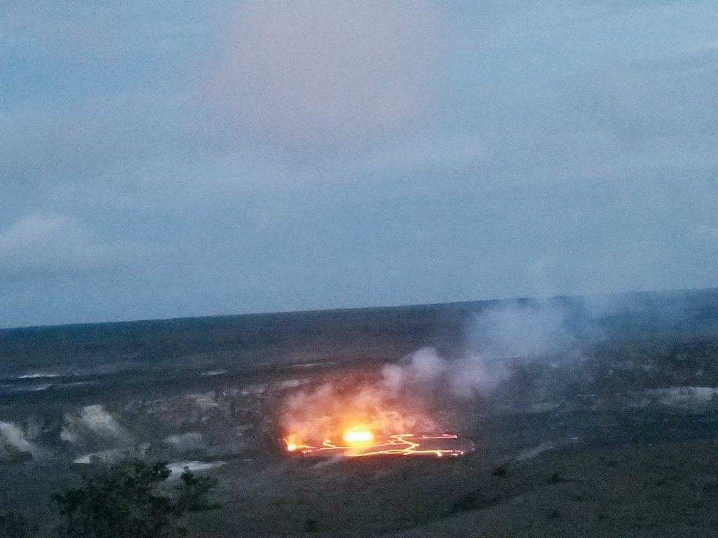 A lake of lava pools at Kilauea at the end of April. Image: Weatherboy