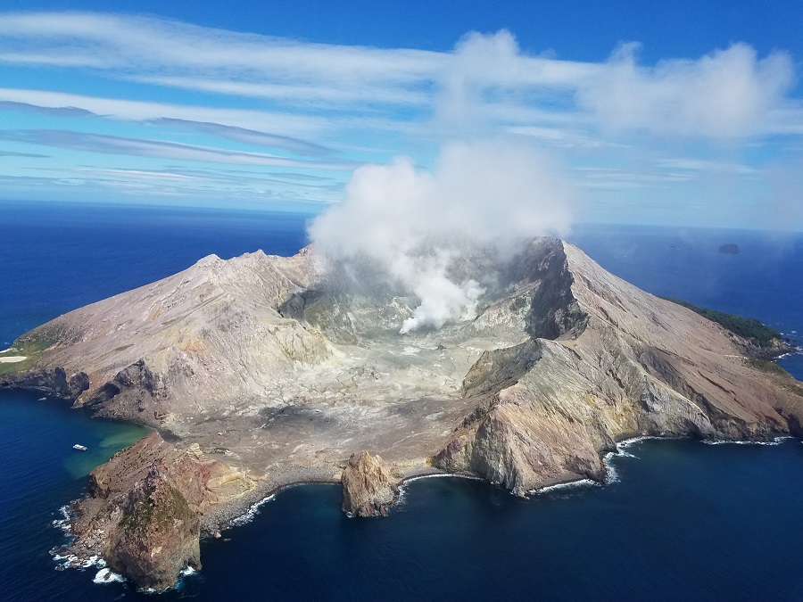White Island is a volcanic island located off the east coast of New Zealand's northern island, The only way to access it is by helicopter or boat. Image: Weatherboy