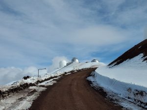 Crews have been busy cutting through deep snow to re-open roads on Mauna Kea on Hawaii's Big Island. Image: Weatherboy
