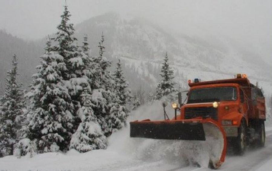 Snow plows are unlikely to keep up with the heavy snow, resulting in numerous road closures that may stay closed for many days.  Image: Caltrans HQ