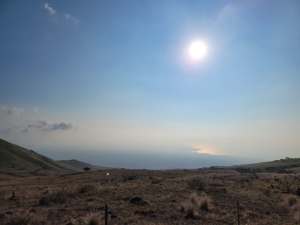 A volcanic haze, known as vog, fills in the lower elevations of Hawaii's Big Island west coast. Image: Weatherboy