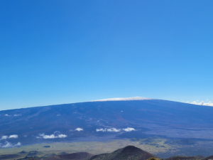 The summit of the Mauna Loa volcano is dusted by a recent snowstorm in Hawaii. Image: Weatherboy