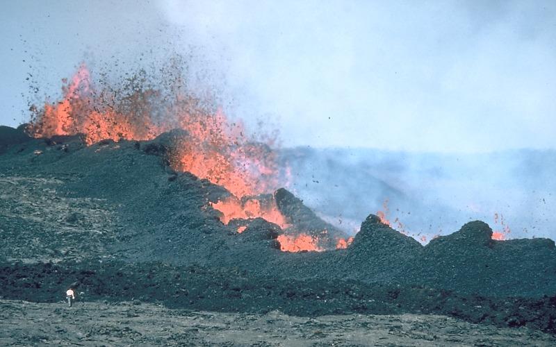 A series of fissures ejects lava near the summit of Mauna Loa in 1984. Image: Griggs, J.D. / Public Domain / USGS