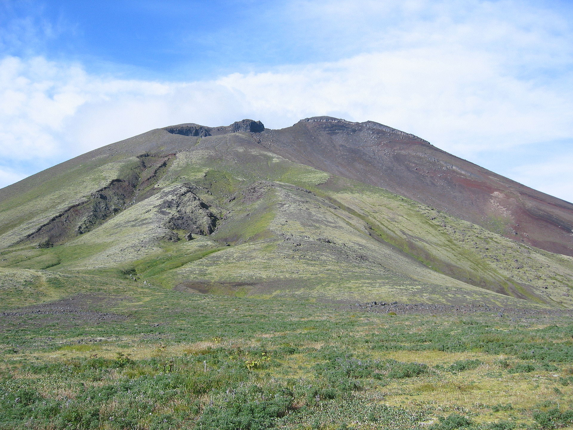 Vista del cono oriental del monte Cerberus en la caldera Semisopochnoi.  Foto: USGS / AVO / CA Neal
