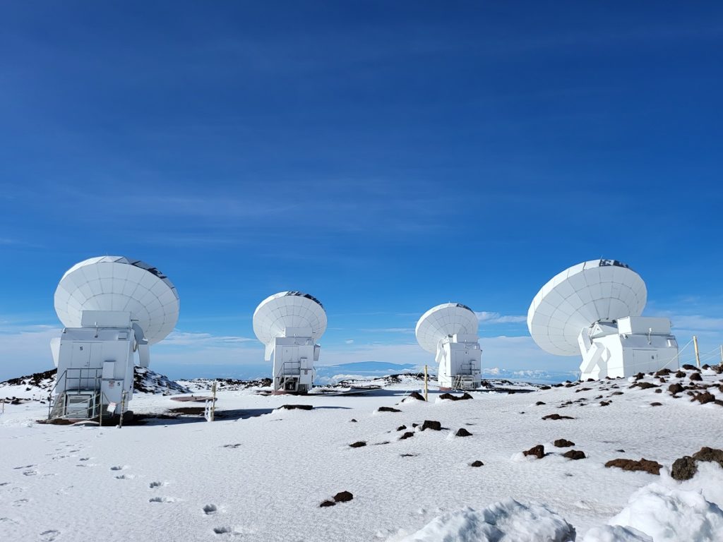 Radio telescopes near the summit of Mauna Kea on the Big Island of Hawaii aim to the sky while the top of nearby Haleakala, Maui's tallest summit, can be seen in the background from this Big Island vantage point. Image: Weatherboy
