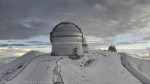 This view of the summit of Mauna Kea shows May kicking off with fresh snow cover. The image was captured by a webcam set up by the Canada-France-Hawaii Telescope. Image: CFH Telescope