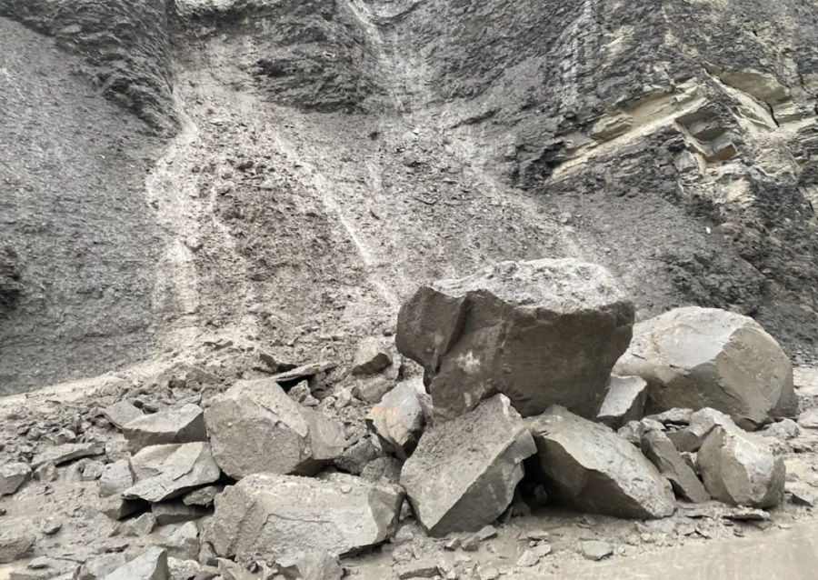 Rockslides are another problem in the park; heavy rain dislodged large boulders, sending them down with the heavy rainfall. Image: Yellowstone / NPS