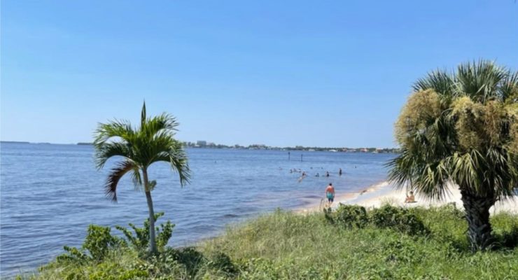 Residents and tourists explore the Gulf Coast in Cape Coral, Florida, where the future impacts of Ian are on peoples' minds. Image: Weatherboy