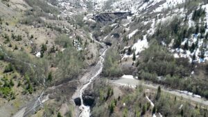 The landslide has made a deep cut in the road going up Mount St. Helens. Image: Washington State Department of Transportation