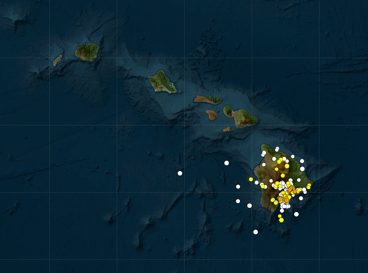 Each dot reflects the epicenter of an earthquake to strike around Hawaii over the last 30 days. White dots reflect older earthquakes while orange dots reflect the most recent. Yellow dots are earthquakes that struck in between . Image: USGS