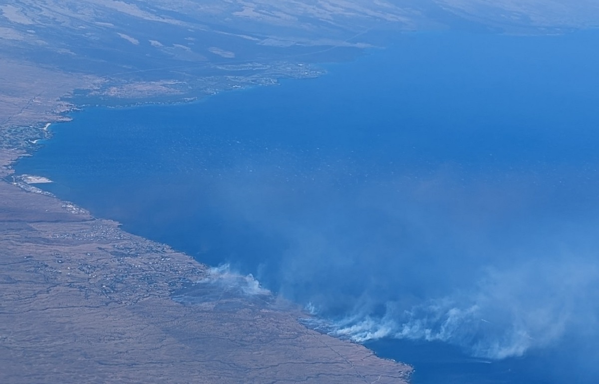 Fires burn along the Kohala Coast of the Big Island of Hawaii. This shows smoke rising from flames near Kohala Ranch and Kohala by the Sea; Kawaihae Harbor is in the middle of the photo, with Mauna Kea Beach Resort, and Hapuna Beach south of there, with Mauna Lani Beach Resort and Waikoloa Beach Resort near the top middle of this view. Image: Hawaii Fire Department