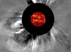 A Coronal Mass Ejection (CME) was observed lifting off the Sun on January 20. Image: NOAA SPWC / JHelioviewer.org
