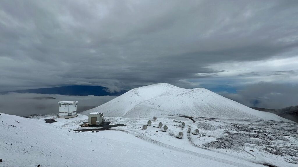 Mauna Kea on the Big Island of Hawaii is covered in snow today, October 27, 2024. Image: Center for Maunakea Stewardship