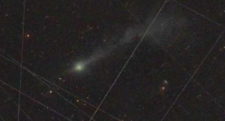 A newly released stacked deep image of 3I/ATLAS, taken between 5:08–5:22 UT on November 9, 2025, through a combination of 5 exposures, each lasting 3 minutes, with two telescopes. The sunward direction is towards the lower left corner. The new images show massive plumes that typically wouldn't be present with a usual comet. Image: Frank Niebling and Michael Buechner