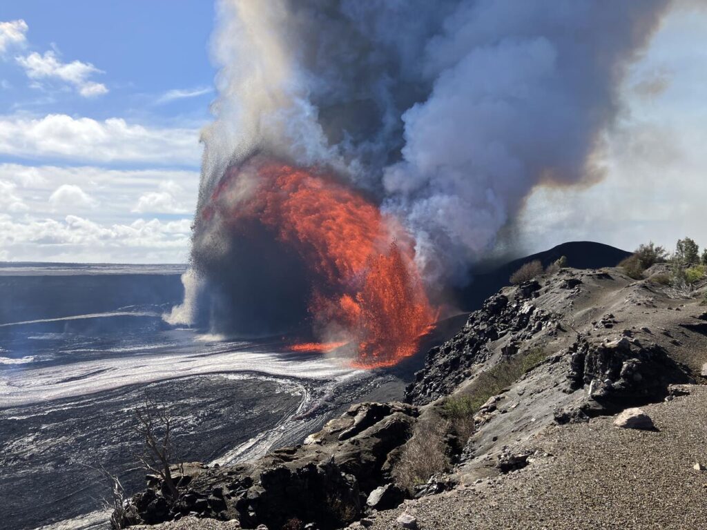 On December 6, USGS Hawaiian Volcano Observatory geologists monitored and measured the Kīlaeua summit eruption episode 38 from multiple vantage points. This photo was captured around 10:00 am from the northwest rim of the crater. Image: USGS / M. Zoeller