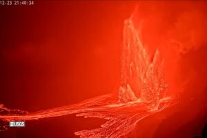 Lave erupted more than 1,300 feet into the air at Kilauea's summit on the Big Island of Hawaii. Image: USGS