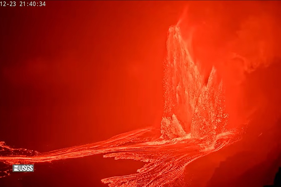 Kilauea Volcano Explodes to Life and Quiets on Christmas Eve in Hawaii