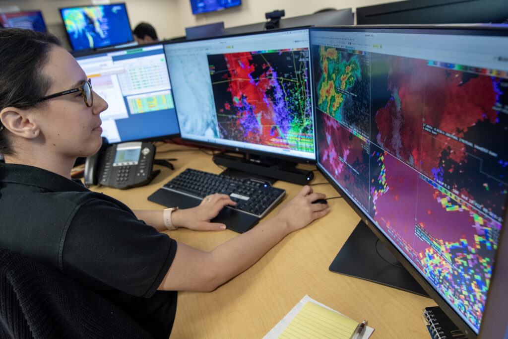 A meteorologist with NOAA’s National Weather Service reviews atmospheric data as part of the Advanced Weather Interactive Processing System (AWIPS), software that enables forecasters to analyze data, and issue forecasts and alerts. Image: Robert Hyatt/NOAA NWS