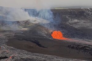 A lavadome has formed at one of the vents at Kilauea Volcano on the Big Island of Hawaii; a full eruption with lava fountains is expected at any moment. Image: USGS