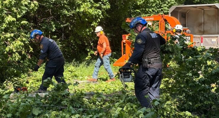 Crews clean-up recent storm damage in northern New Jersey. Image: Morris County (NJ) Office of Emergency Management