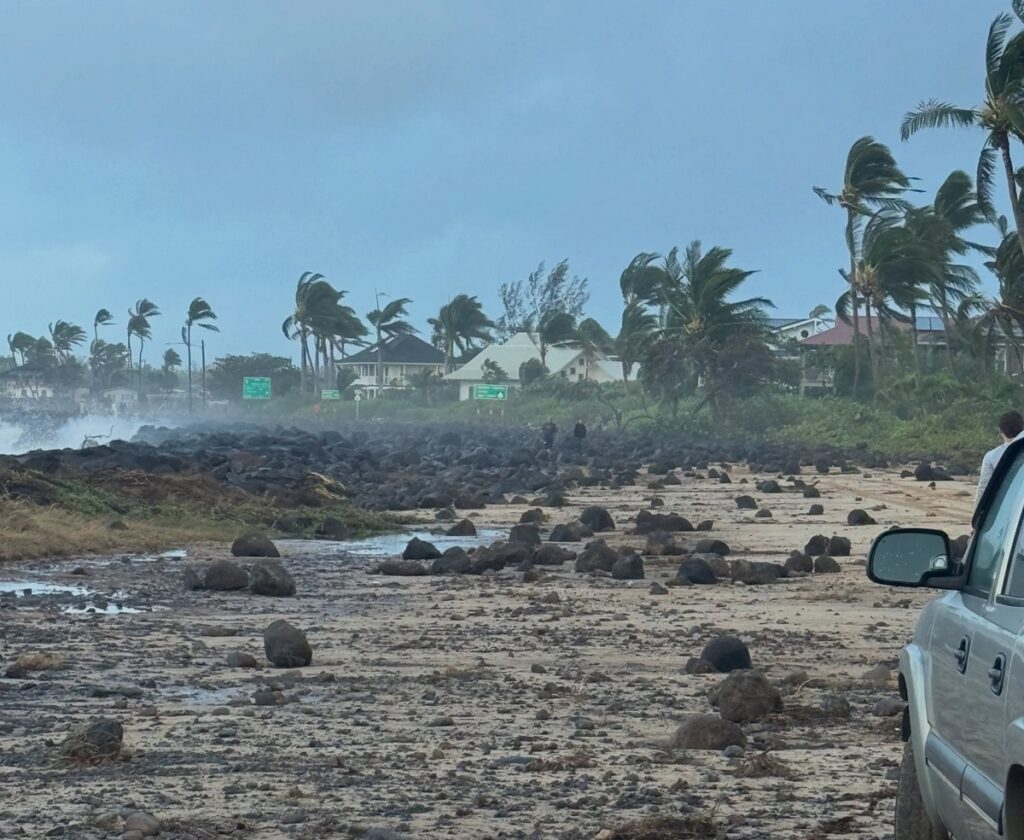Kauai crews and contractors are clearing damage from Hurricane Lowell’s overnight path. From tree and brush clearing in Puhi to rock and stream clearing in Wailua, the work to restore access to Kauai roads moves forward. Image: HDOT